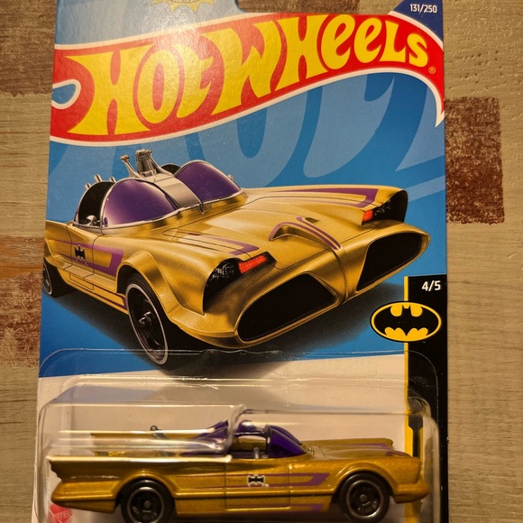 Batman HotWheels 2022 Bat Mobile - Picture 2 of 4